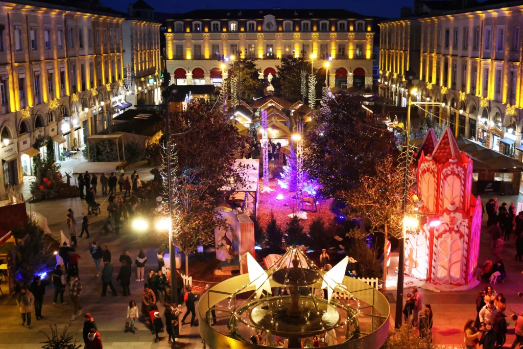 Photo du marché de noël sur la place Jean Jaures
