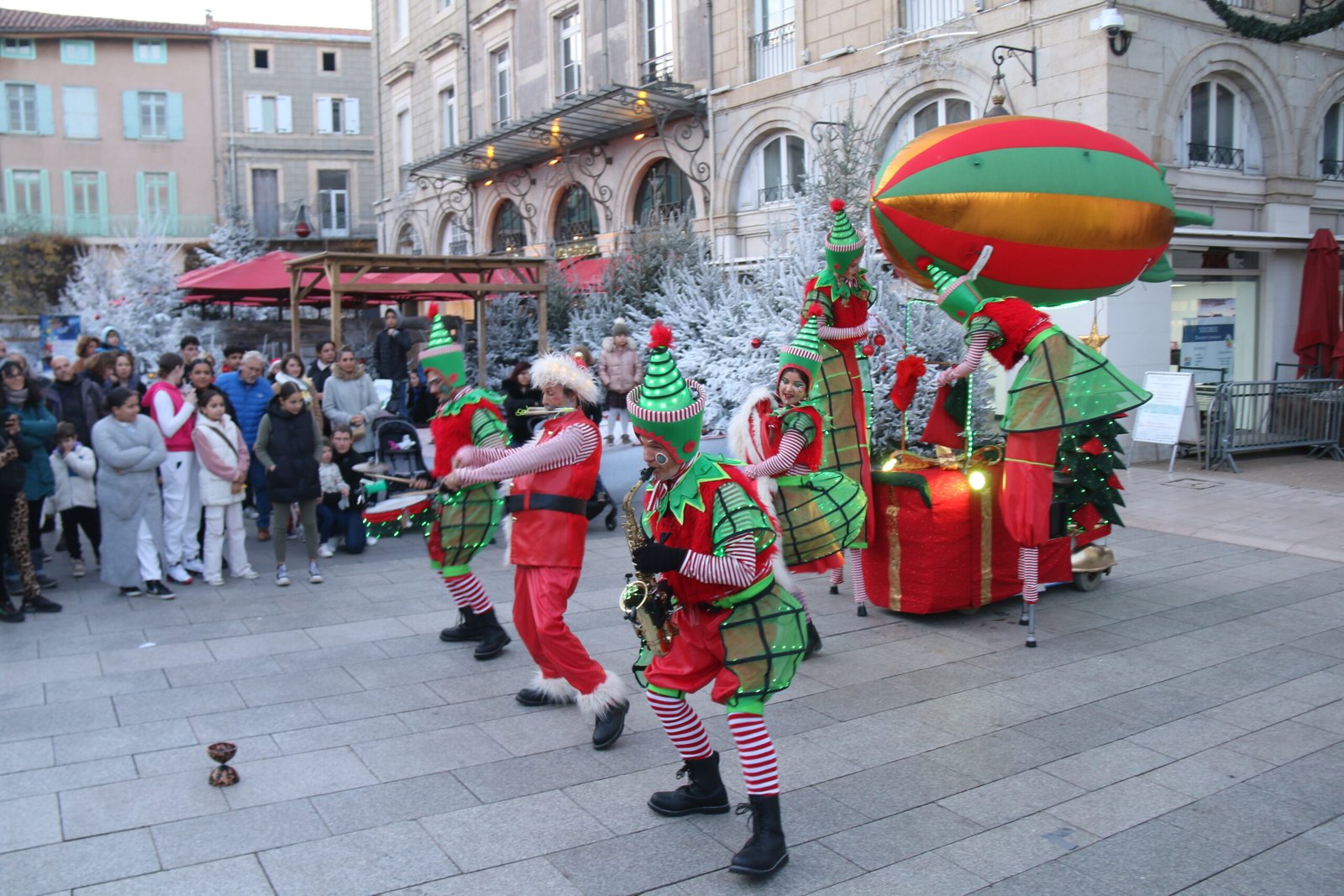 MARCHE DE NOEL + PARADE 2022-12-07 NC (2)
