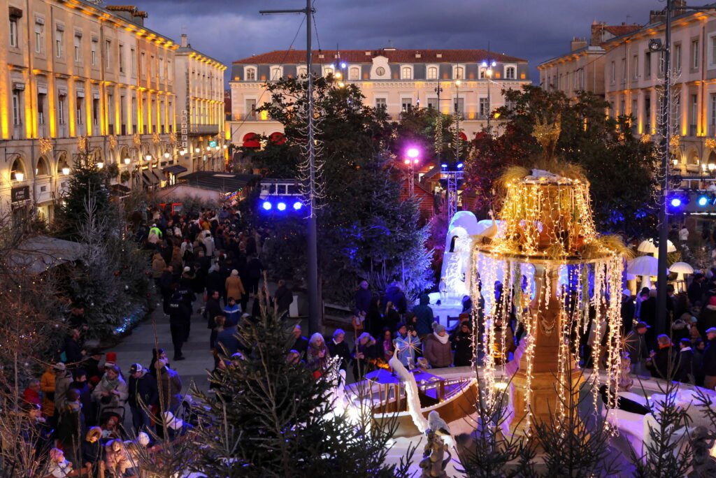 Prise de vue aérienne du marché de noël place Jean Jaurès