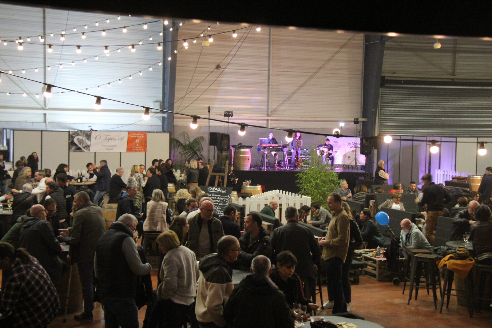 Salon du vin nocturne foule