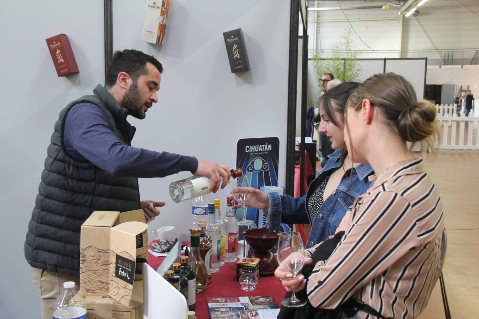Dégustation de spiritueux au salon du Vin